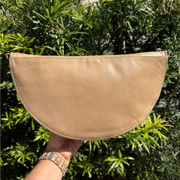 Lyons Leather Co. Seashell Queen Bee - Picture 2 of 15